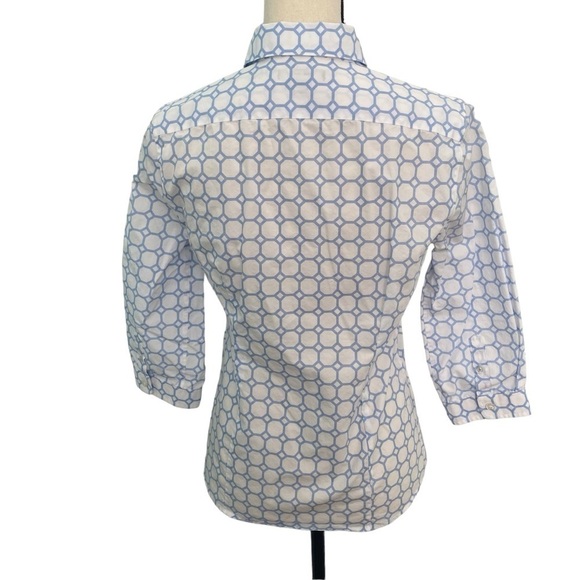 Lands’ End Women’s No Iron Supima Blue & White Pattern Button Up Shirt Top Sz 2 - Picture 4 of 10